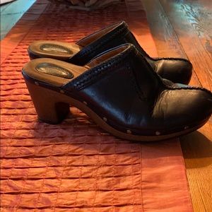 Clarks  Artisan clogs
